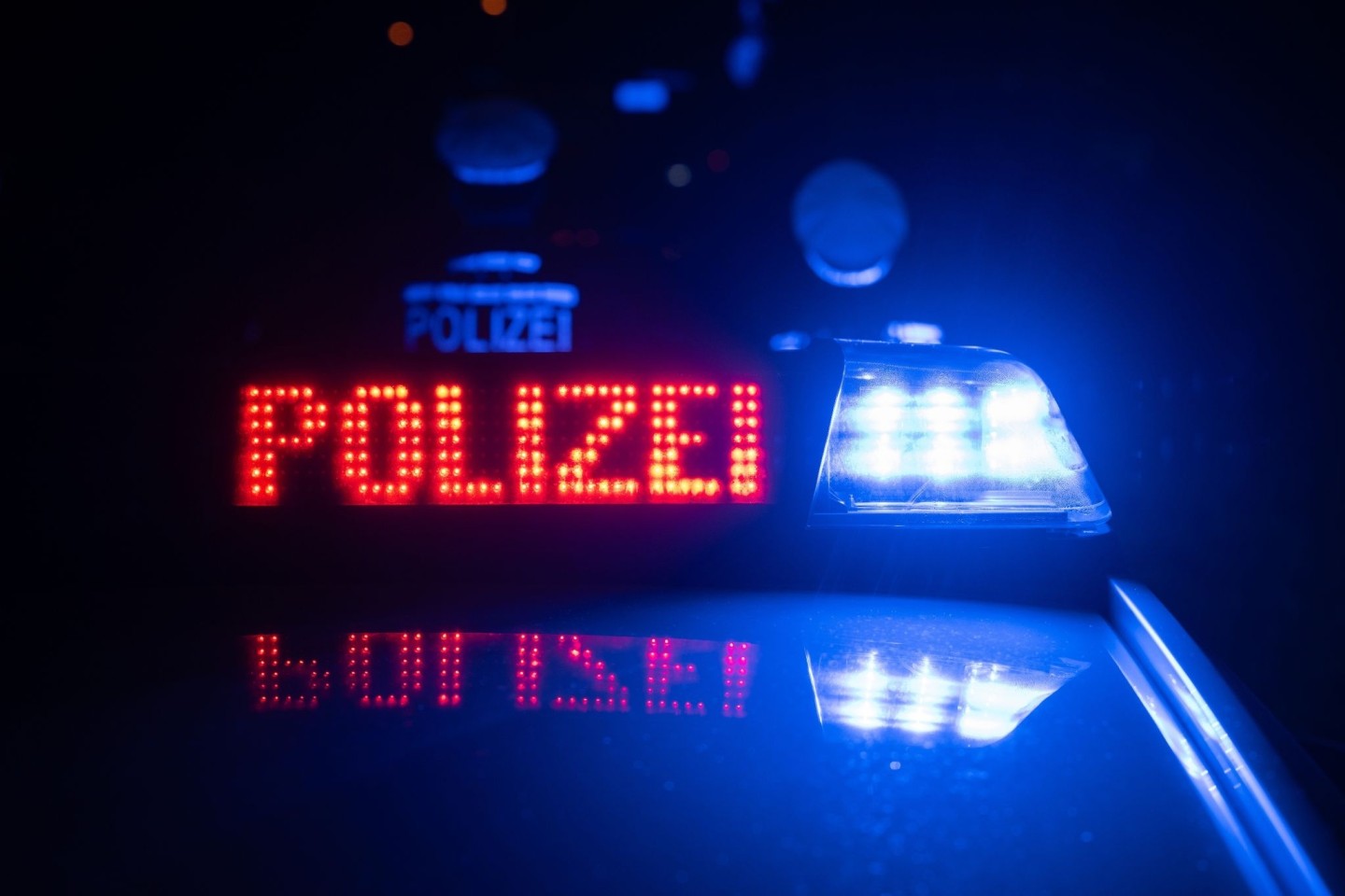 Bei Niebüll in Schleswig-Holstein ist die Leiche einer 21-jährigen Frau gefunden worden.