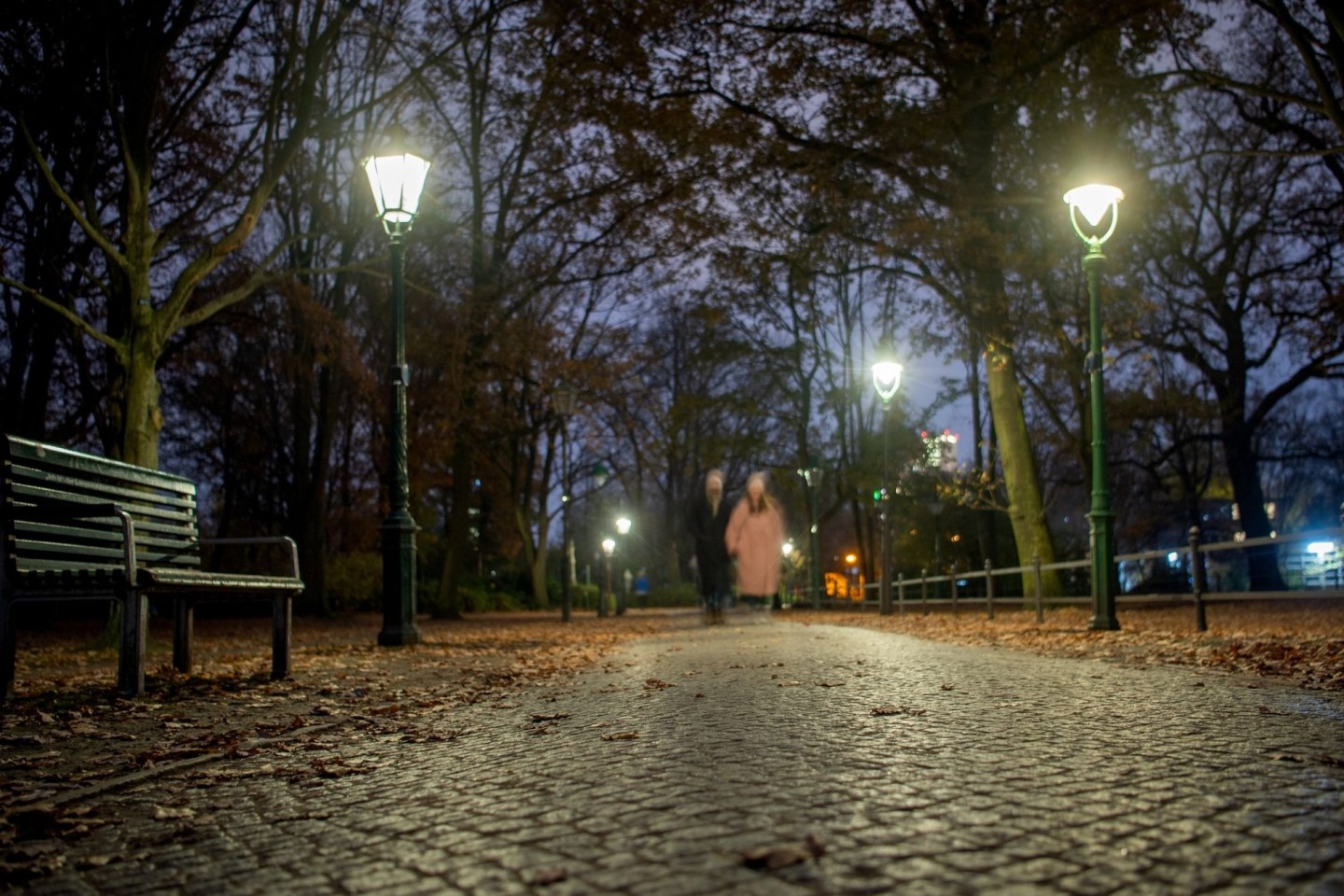 Laternen am Rande des Großen Tiergartens in Berlin.