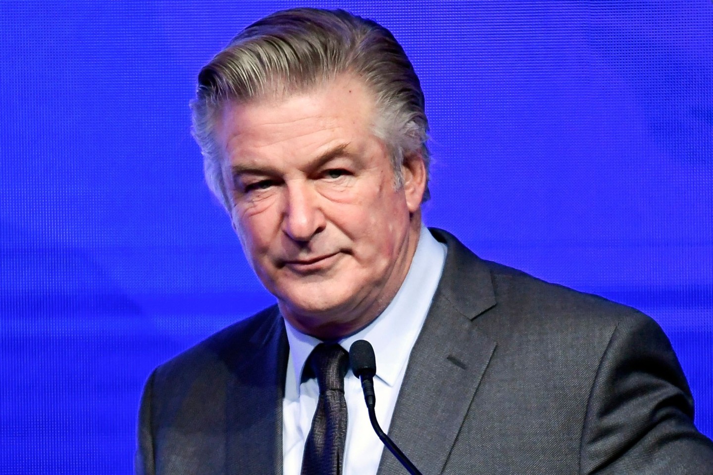 Alec Baldwin wehrt den Vorwurf von fahrlässiger Tötung ab