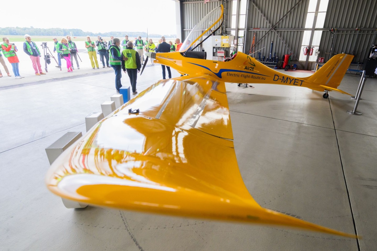 Das E-Flugzeug «Elektra Trainer» am Flughafen Hannover.