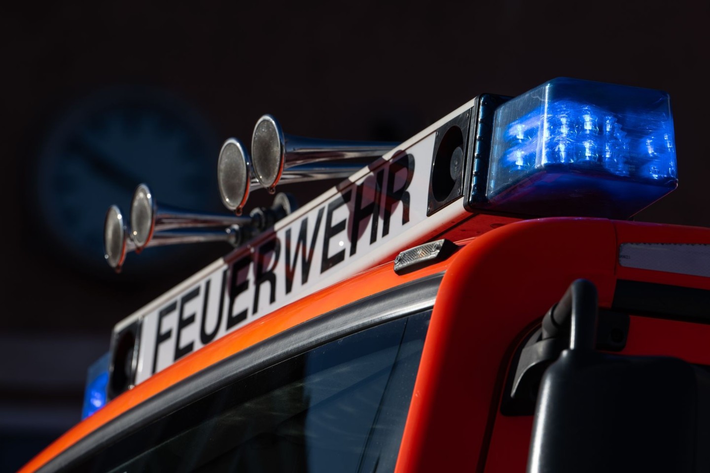 Bei einem Brand im Kinderzimmer findet die Feuerwehr Mutter und Kinder nur noch leblos vor. (Symbolfoto)