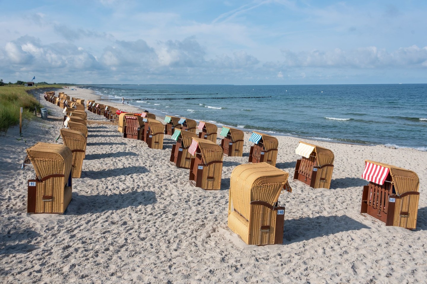 Zum Start in die neue Woche sonnig und warm - auch an den Küsten.