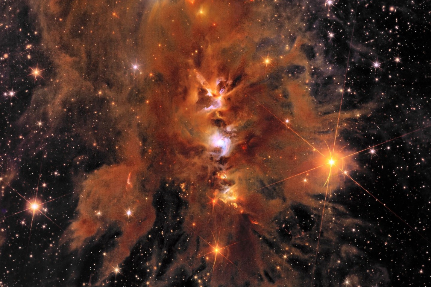 «Messier 78»: ein leuchtender, von interstellarem Staub umhüllter Sternhaufen.