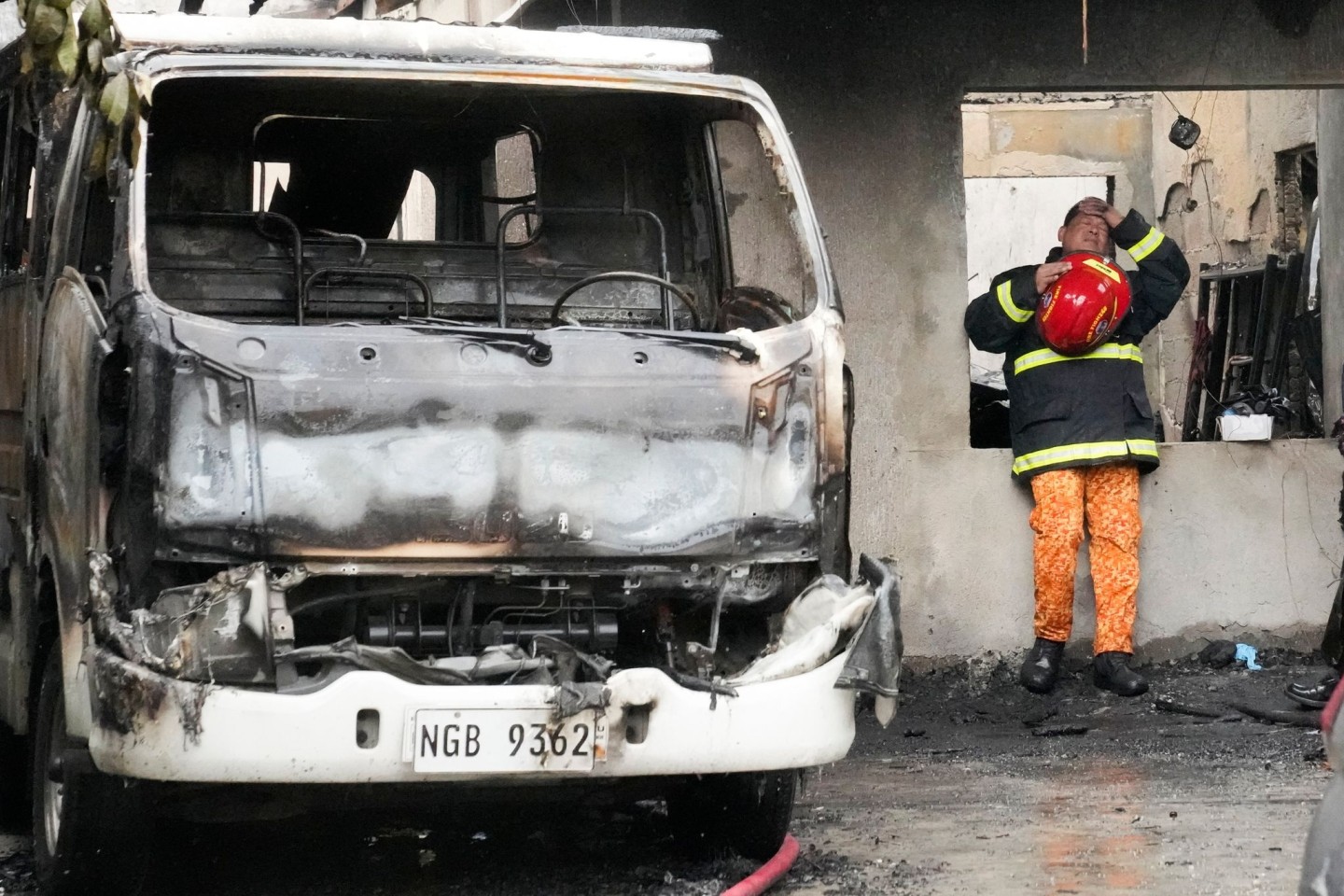 In einem Wohnhaus mit Textilfabrik in Quezon City ist ein Feuer ausgebrochen. Mindestens 16 Menschen kamen dabei ums Leben.