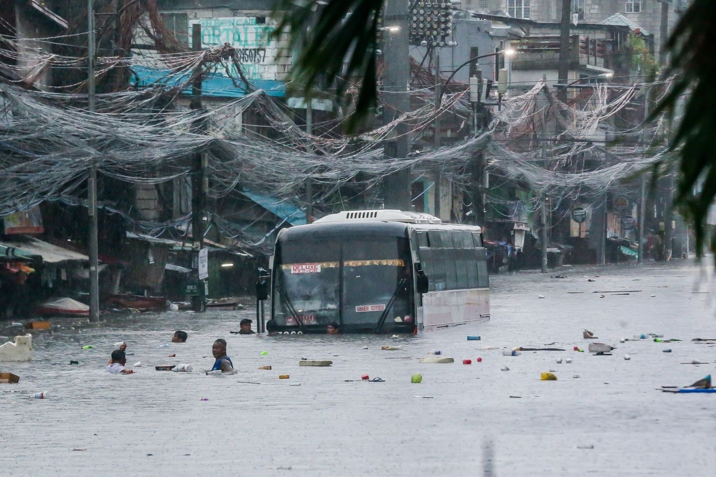 Zuvor hatte der Sturm auf den Philippinen gewütet - in dem Land gab es ebenfalls Tote.